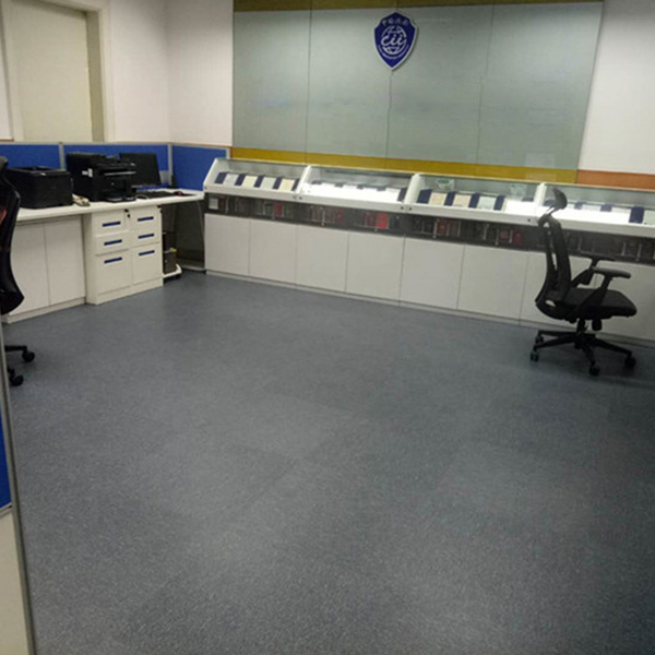 完成T3航站楼办公区地板改造